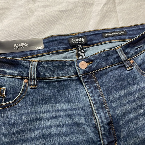 NWT Jones New York Women’s Lexington Crop Flare Jeans Size 16/33 - Picture 4 of 6